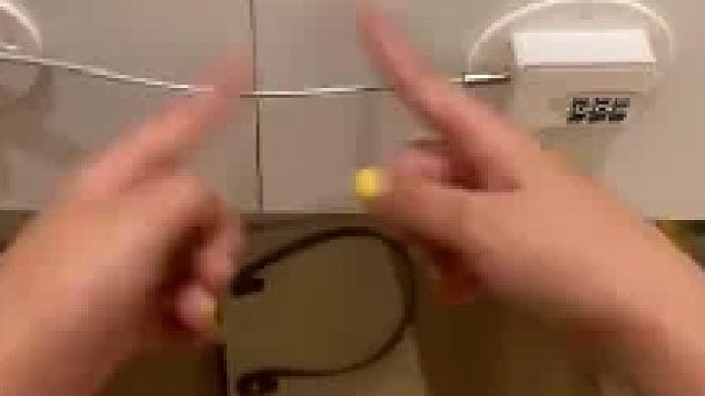 妈妈把孩子的平板锁在抽屉里，结果锁了个寂寞