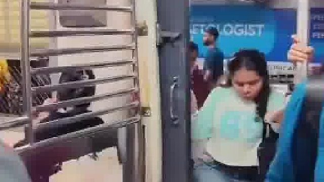 我上不了车，因为我会笑得没力气