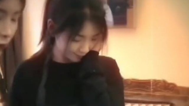 那为啥是另一个打她