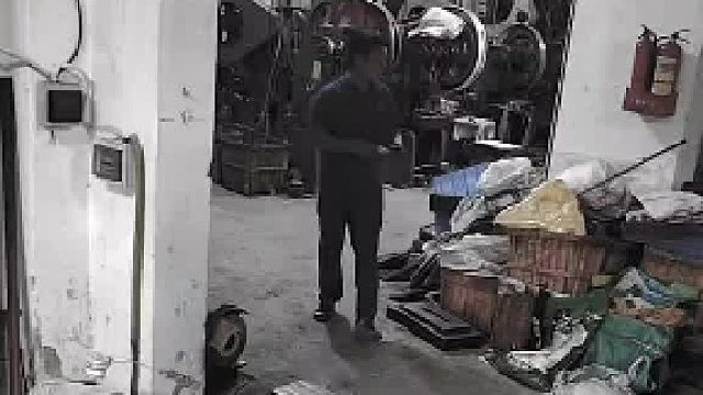 如果不是监控拍下来，真的不敢相信！居然还可以这样！！