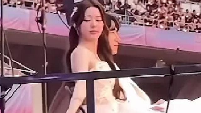 头次见姐姐表情管理失控