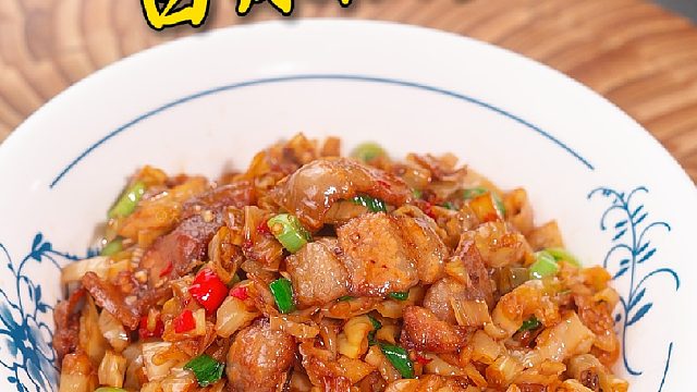 湖南人干饭少不了辣椒，就这一碗白辣椒炒肉最少是2碗饭打底