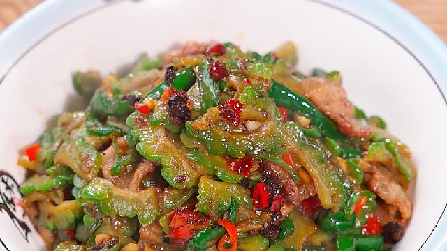 抓住夏天的尾巴，苦瓜没吃完的就按照我这个做法，特别的下饭好吃