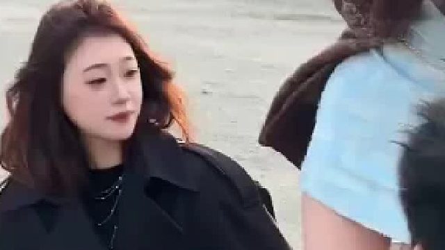 在别人老公面前扭啥呢
