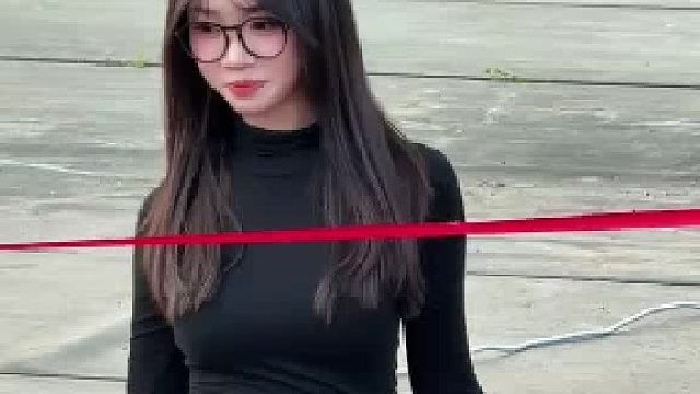 主持人别谦虚了，只有你才能逗我们一繁笑