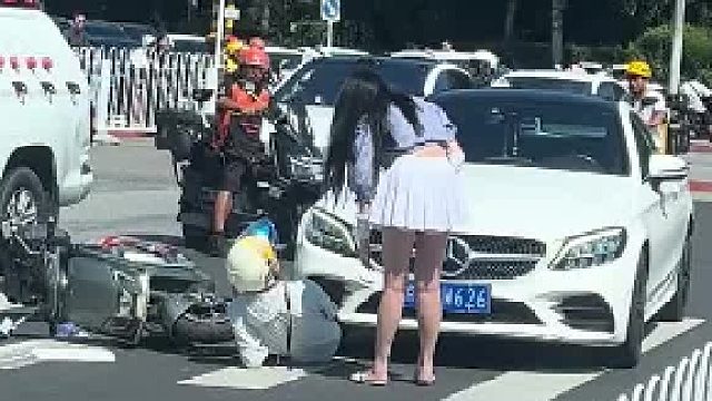 拜倒在石榴裙下