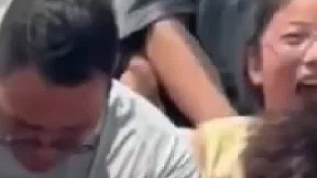 还好不是女生，不然就被你小子占到便宜了