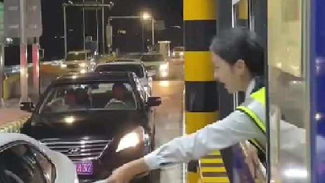 摩托车：她上来就给自己一下