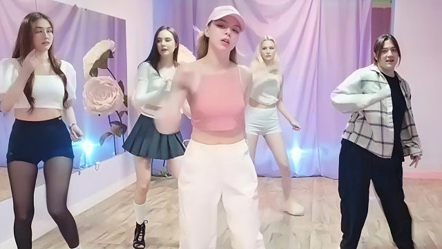 俄罗斯姑娘才艺表演23.10.16_集体舞00