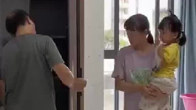 网上买了一个储物柜机，才一周就坏了，卖家不给处理，老公直接下单又买了一个，收到货之后申请退款，把坏的退回去