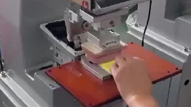新手第一次使用移印机有点紧张​