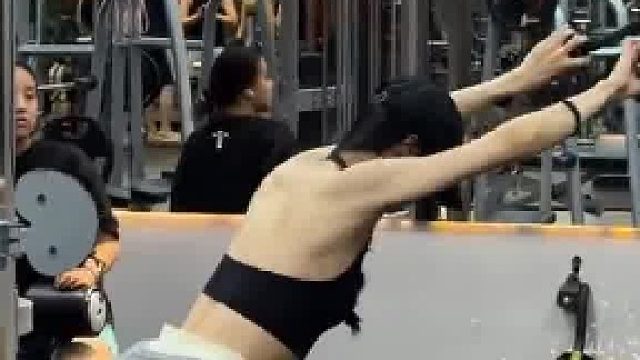 撸铁女孩分享自己的健身日常