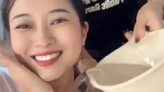 好优雅的泼水啊，妩媚动人