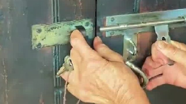 奶奶用了十几年的锁，今天才发现锁上了也能开门