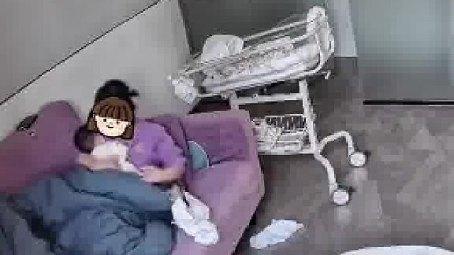 月子中心月嫂工作失误，出生40天的宝宝被倒挂10分钟，惨遭摔伤