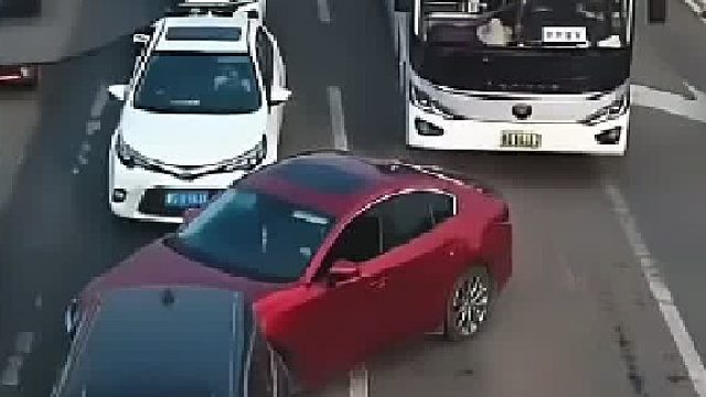 变道变到别人心坎上了