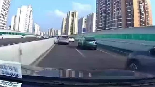 看上去好像自己亏了，直接全损了，对方还能修
