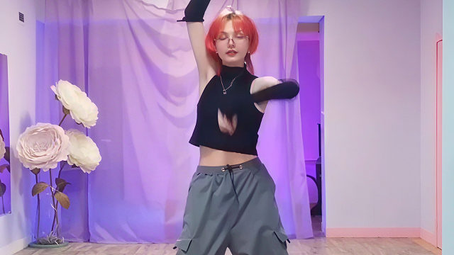 俄罗斯姑娘才艺表演23.10.18_小红帽00