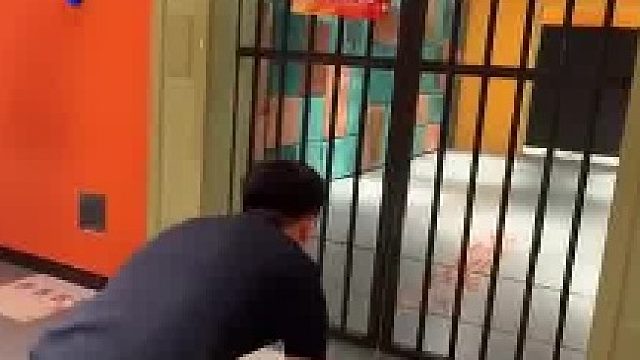 小时候以为被这个夹住就挂了