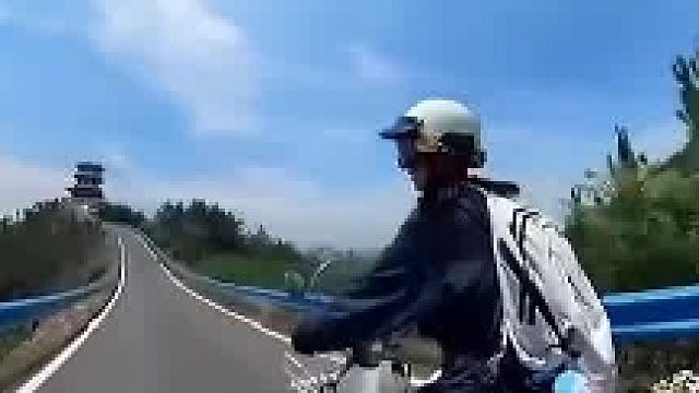 女生主打一个听劝，爬坡一直给油没想下一秒