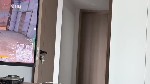 老婆冲去公司搞升职，我在家开着游戏等他凯旋