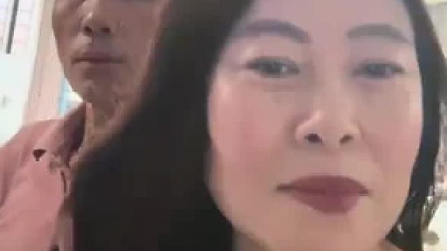 夫妻俩本想要个儿子，结果生了三个女儿，网友：冒昧的问下一为啥不生儿子？