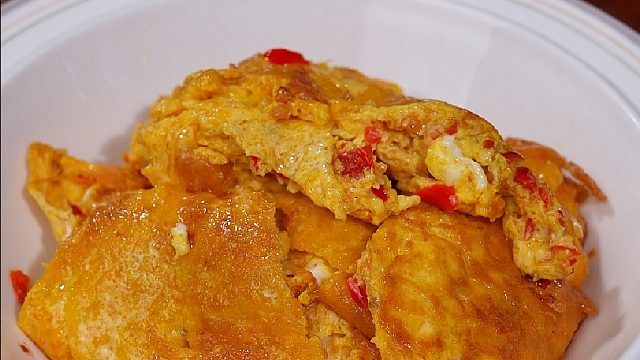 喷香又松软的剁椒煎鸡蛋，比大鱼大肉还要好吃