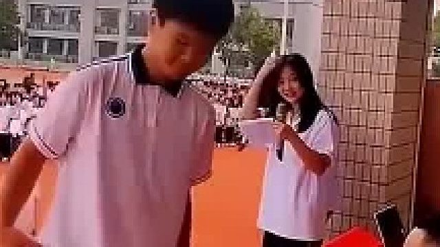 学霸用“赌注”赢得全班荣誉，惊呆众人！