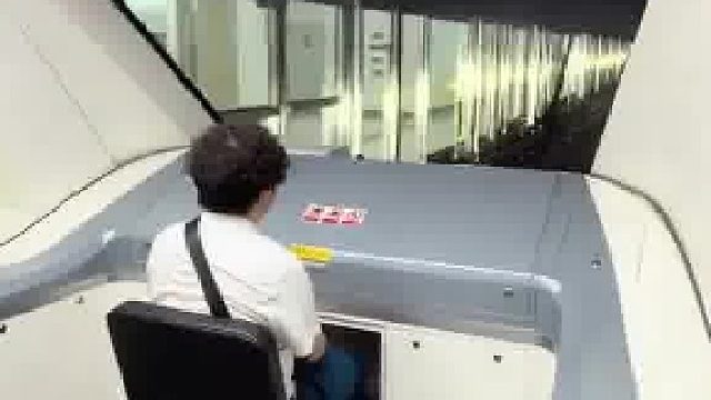 成都地铁最忧郁的列车长，把一辈子的事想了好几遍才过去5分钟