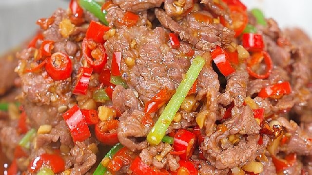 小炒牛肉怎么做才能鲜嫩不柴还香辣有味，方法一定不要搞错了