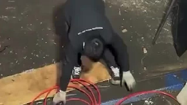 要是我[大笑]一个箭步就上去了，轮修理工的反应有多重要