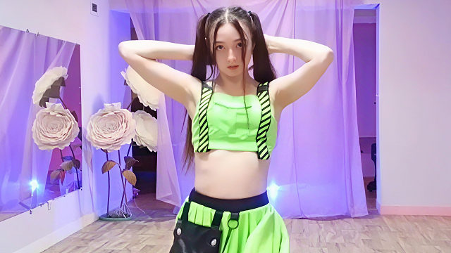 俄罗斯姑娘才艺表演23.10.19_空军(阿妮亚)01