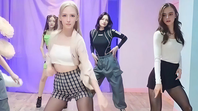 俄罗斯姑娘才艺表演23.10.19_集体舞01