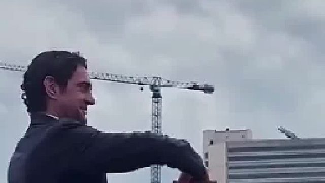 场面太过震撼！这才是高水平定向爆破，建筑按预定轨迹平稳坍塌，丝毫不差