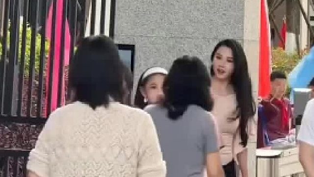 六岁就要这个打扮吗？