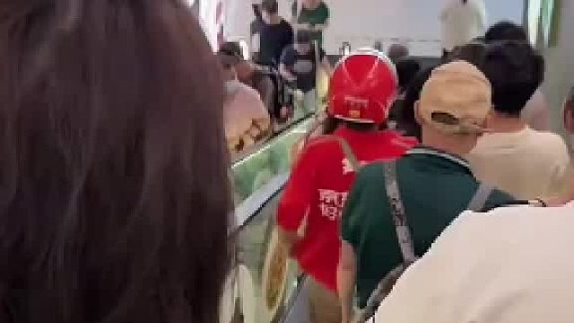 上一秒笑嘻嘻，下一秒“你不能吃冷的”，这反差谁能顶得住！