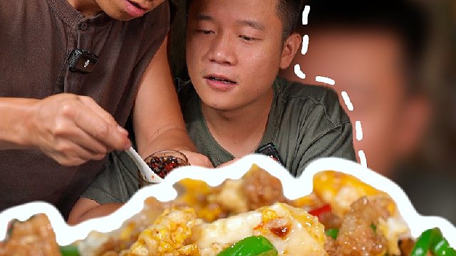 青椒肉沫和鸡蛋的搭配香味直接翻倍，简单好吃又下饭