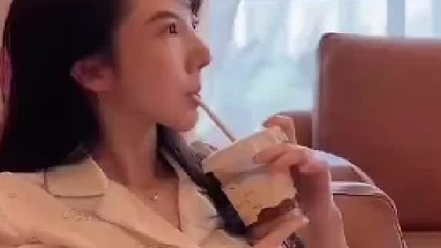 别说，笑起来是好看哈