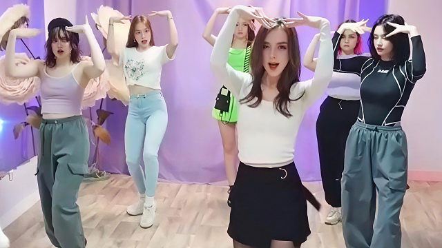 俄罗斯姑娘才艺表演23.10.19_集体舞03