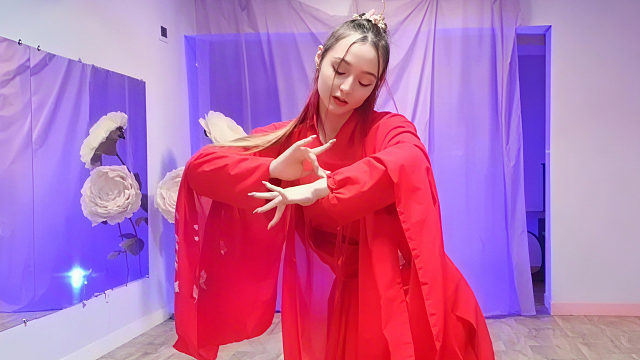 俄罗斯姑娘才艺表演23.10.19_空军(阿妮亚)05