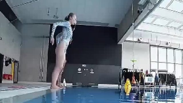 第一次感受到深水的恐惧，自由潜水快速下潜到深水区