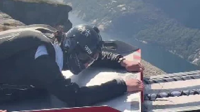 全球极限运动圣地实拍：挪威BASE跳伞现场，勇敢者的终极游戏！