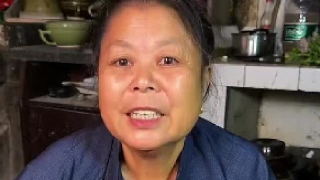 当她把鱼捣碎的那一刻，我就知道这道菜不简单​