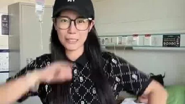 女生去看住院的闺蜜，现场跳起舞蹈，闺蜜看到一键跟随
