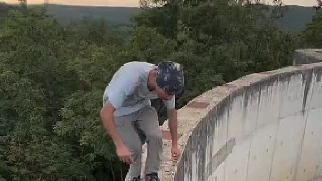目测一下多深_