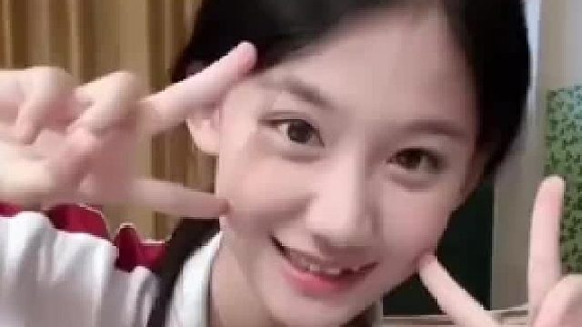 女生分享军训前后反差，肤色直接两极反转 雪媚娘秒变“脏脏包”