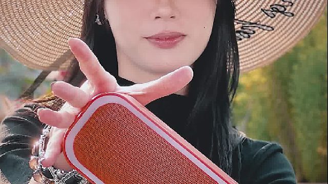 户外防水防尘，便携式蓝牙音响