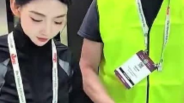 女生在国外入职新公司，上班第一天就完爆外国厨师
