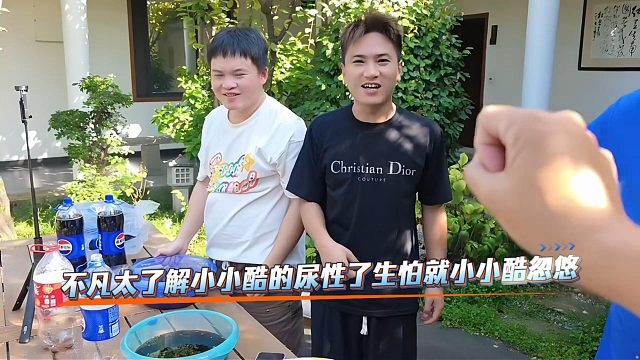不凡太了解小小酷的尿性了生怕就小小酷忽悠