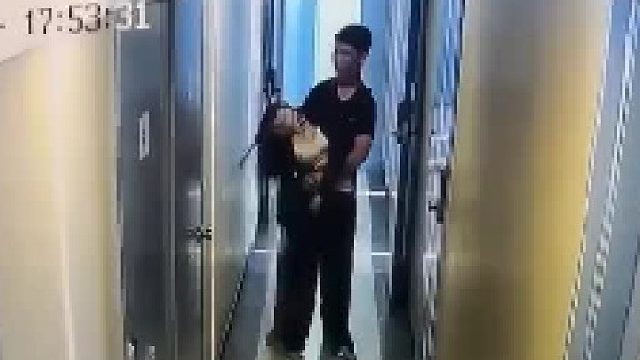 所以到底是什么情况 女的是醉了还是死了